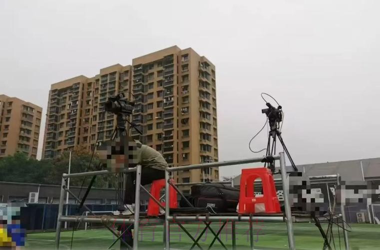 2015我爱足球民间足球争霸赛正在直播